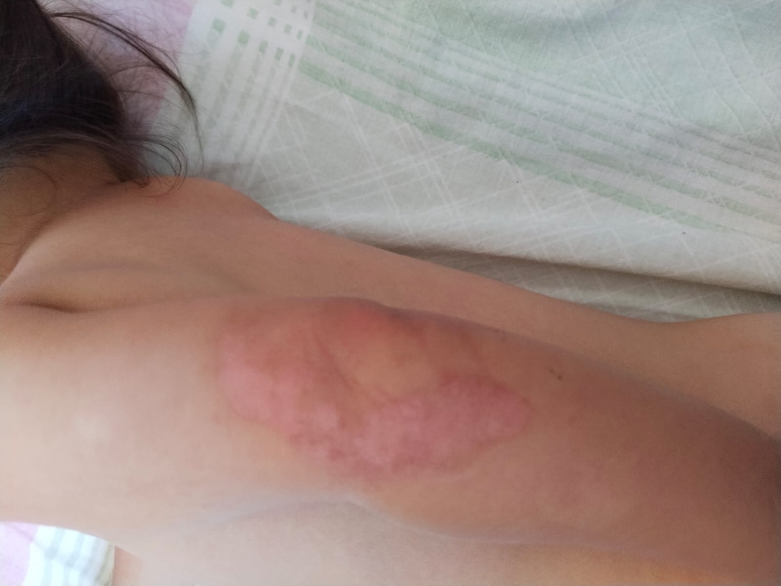 Желіде оның клиторының тілі